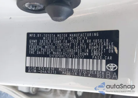 2014 Toyota Corolla Le Eco z USA, uszkodzony, nr VIN 5YFBPRHE7EP133277